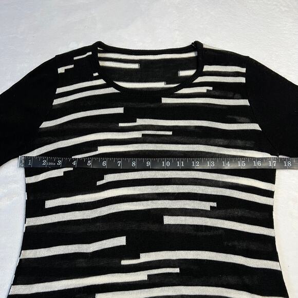 Women's Crewneck Geometric Print Sweater Size S High Low Hem Lightweight Casual - Picture 4 of 5